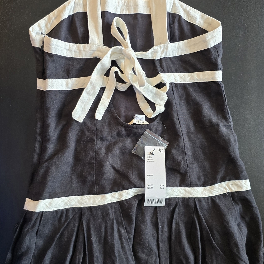 Black and White Sleeveless Dress - Picture 4 of 6